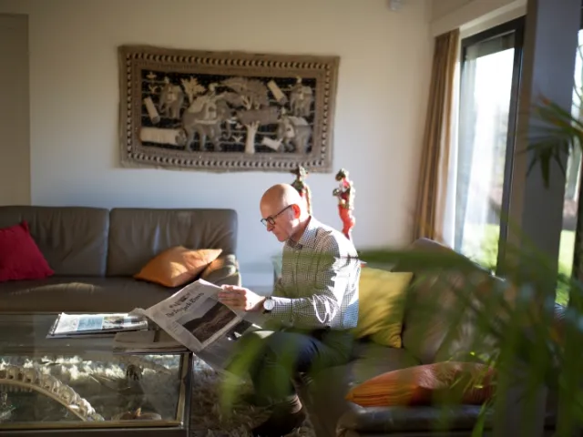 Un homme pense à sa succession en France.