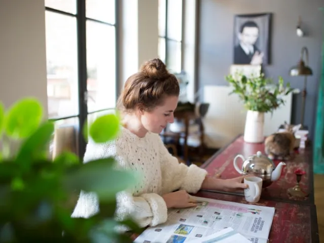 Un locataire dans son appartement bruxellois